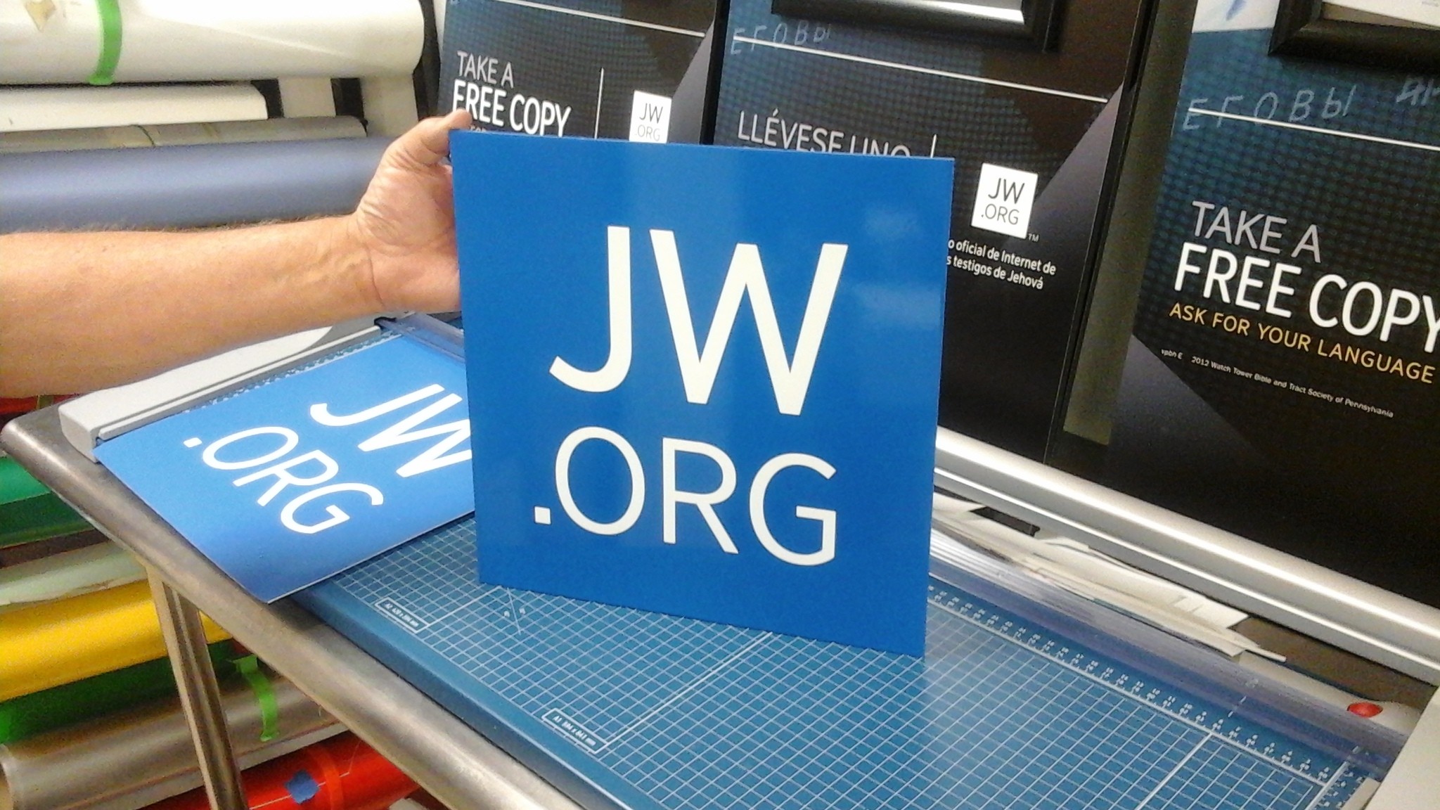 2048x1152 jw.org signs