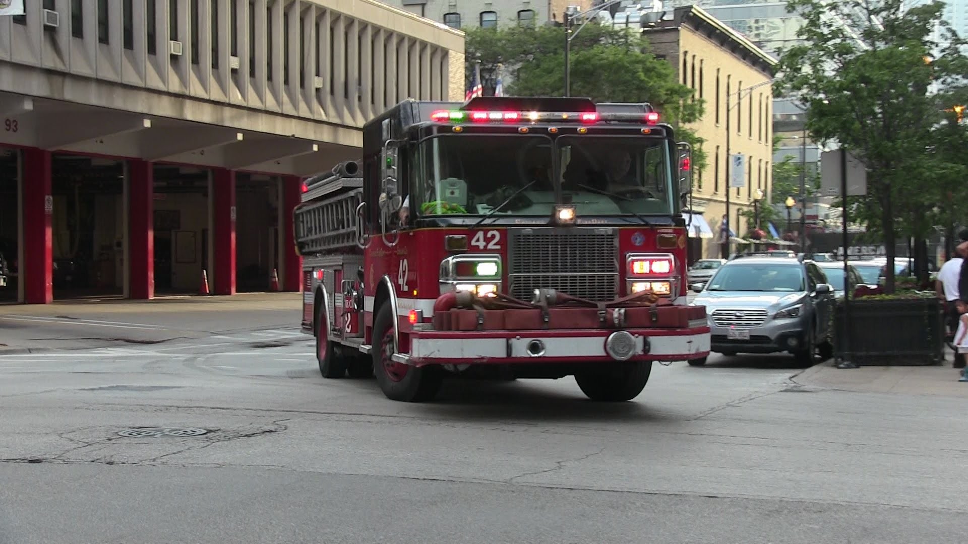 1920x1080 Ambulance 42 + Engine 42 responding - Chicago Fire Department - YouTube