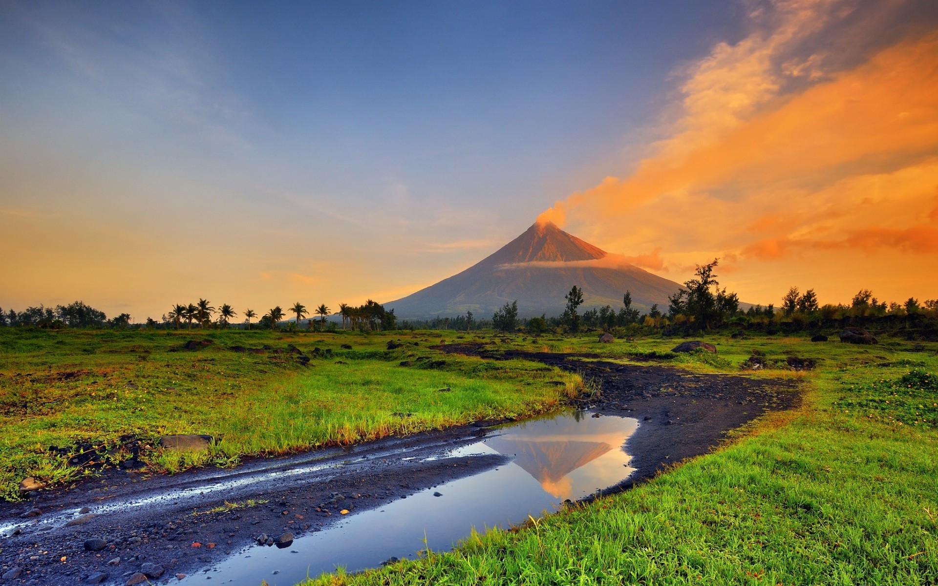 1920x1200 Image: Mayon Volcano Philippines wallpapers and stock photos. Â«