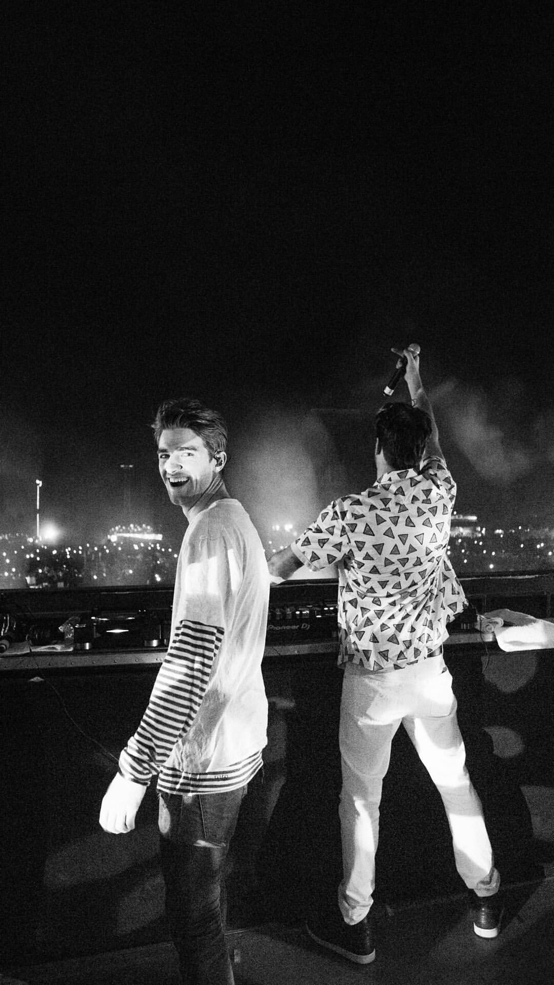 1080x1921 the chainsmokers ...