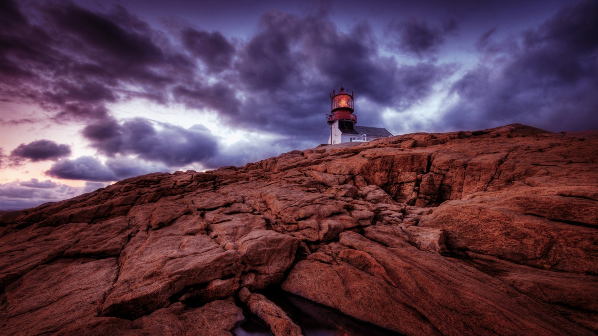 1920x1080 Fantastic lighthouse on a rocky cliff hdr wallpaper