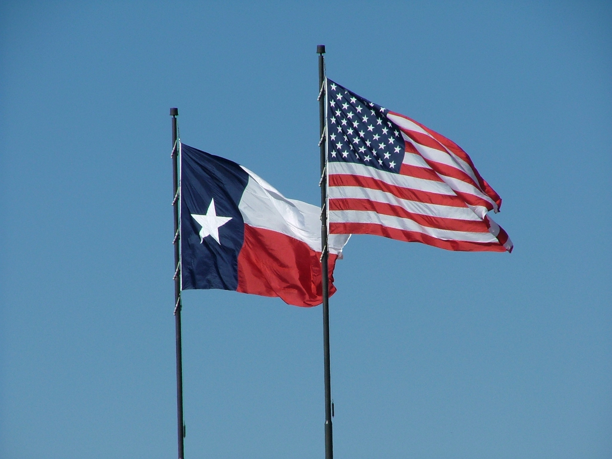 2048x1536 US & Texas Flags