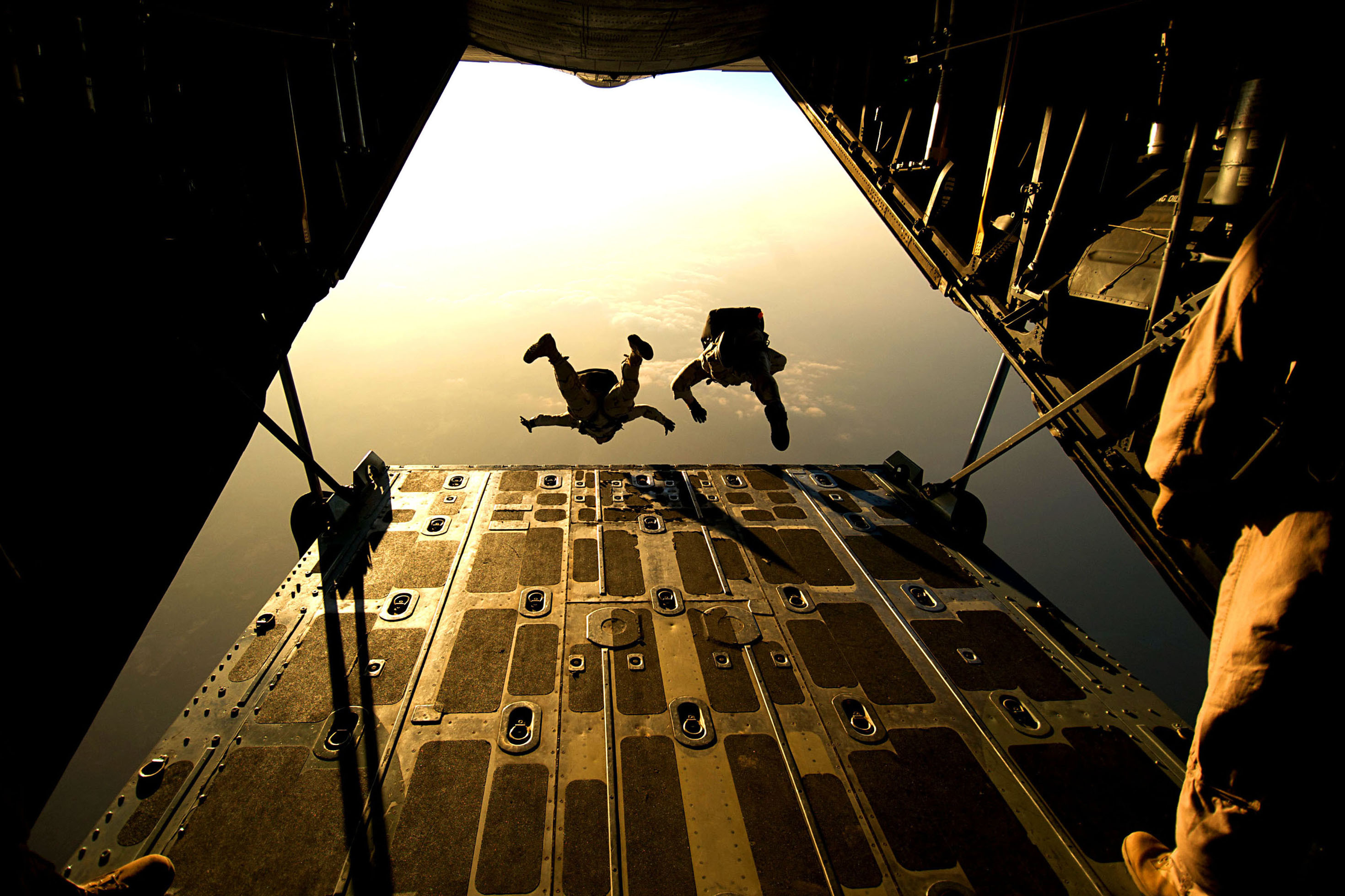 2940x1960 Air Force Pararescue - Off the ramp