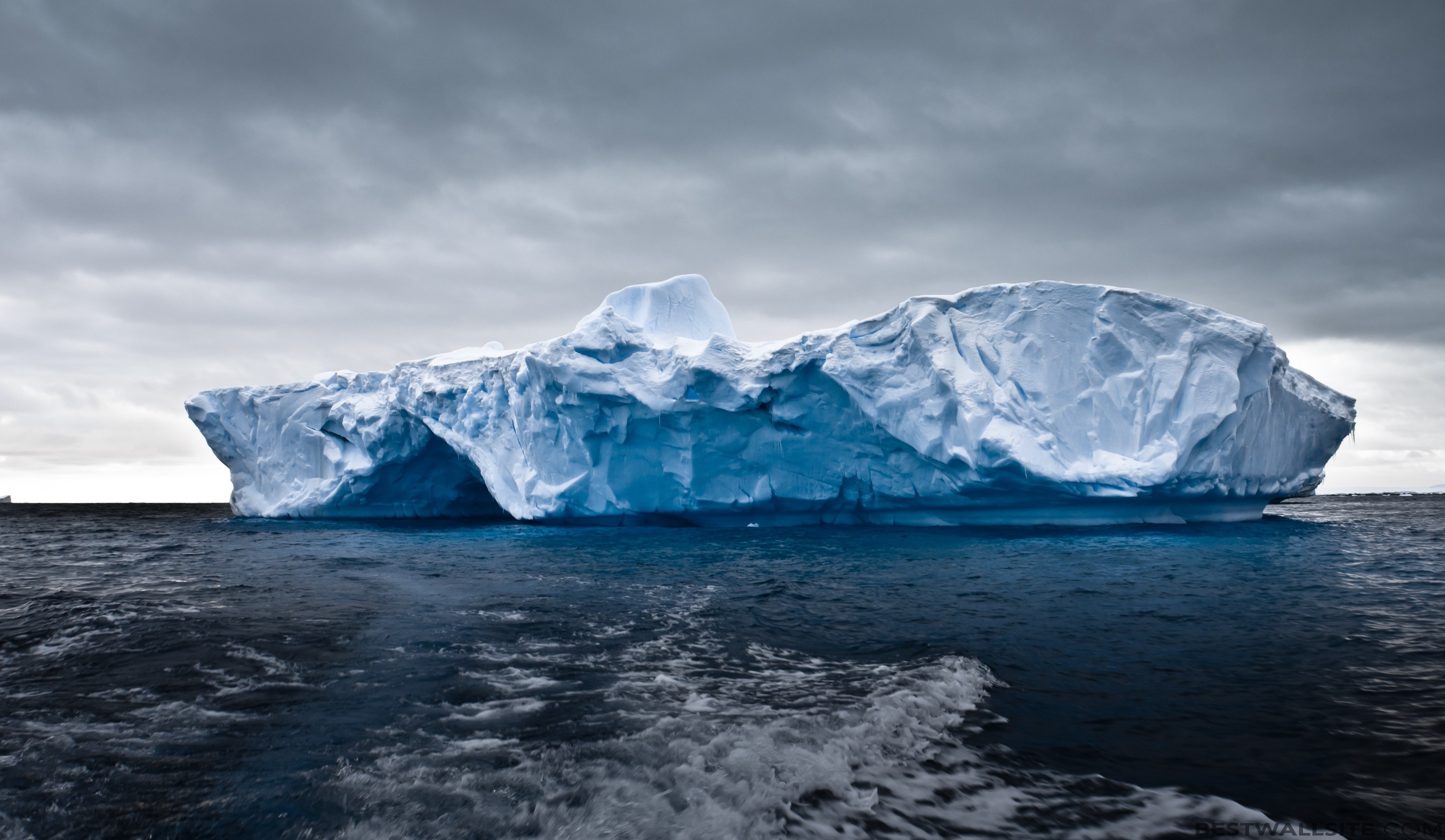 3500x2036 Iceberg Floating In Antarctica
