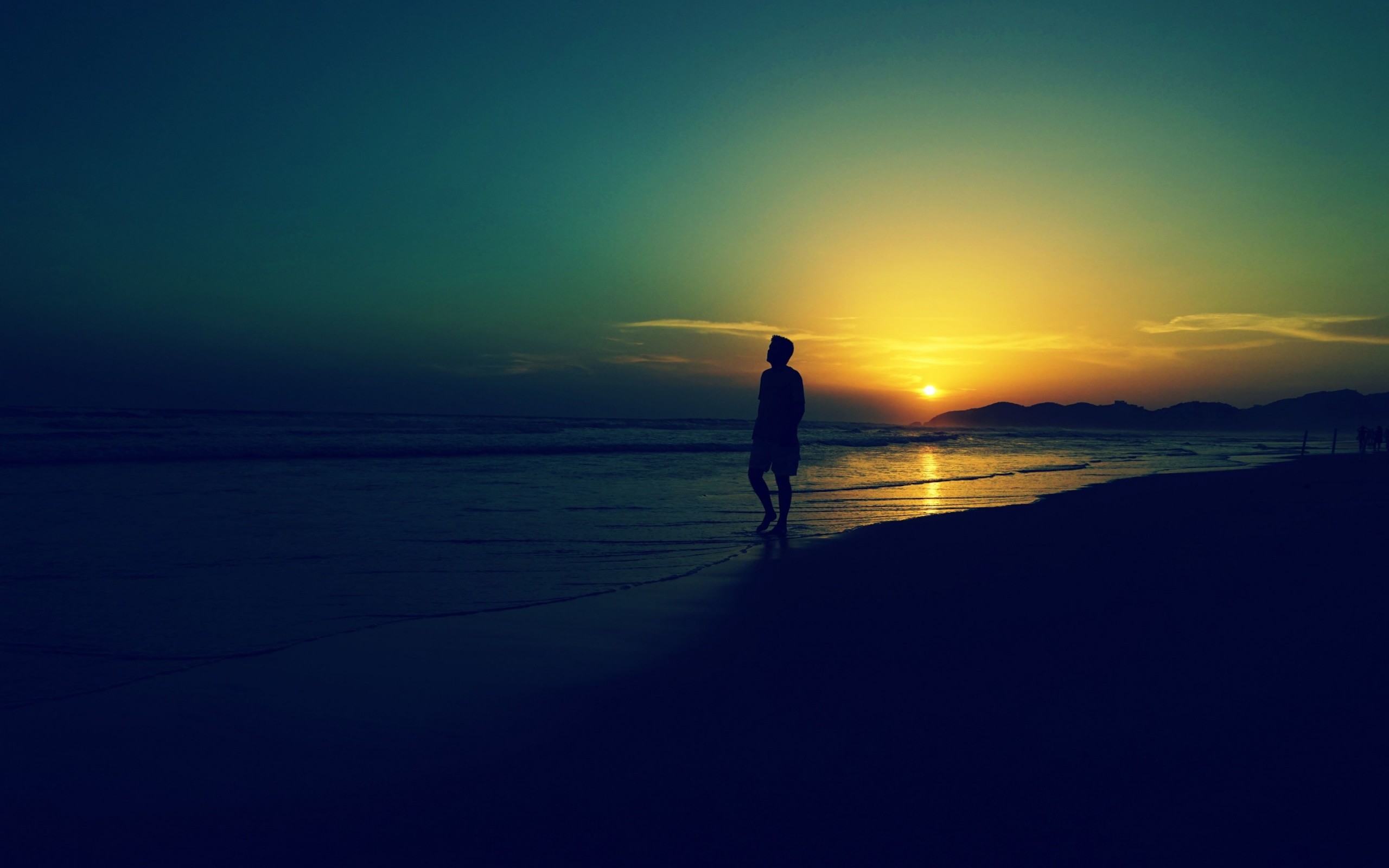 2560x1600 Sad Alone Man At Sunset Beach Waves