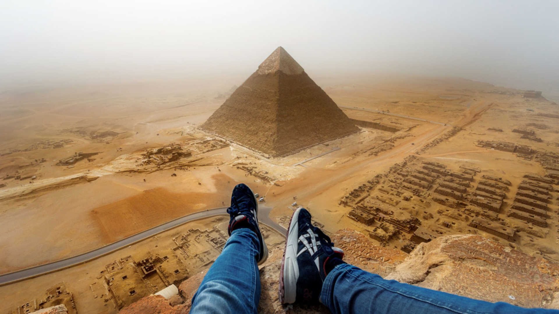 1920x1080 Daredevil Climbs Up The Pyramid Of Giza In Egypt And Captures An Amazing  View From The Top