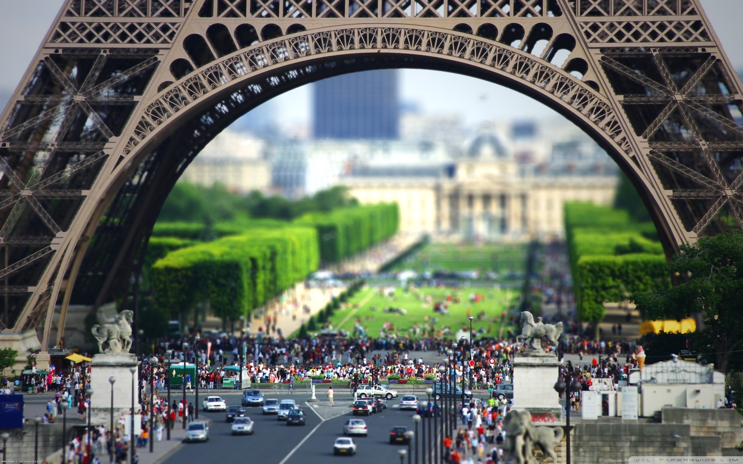 2560x1600 Traffic Under Eiffel Tower Wallpaper