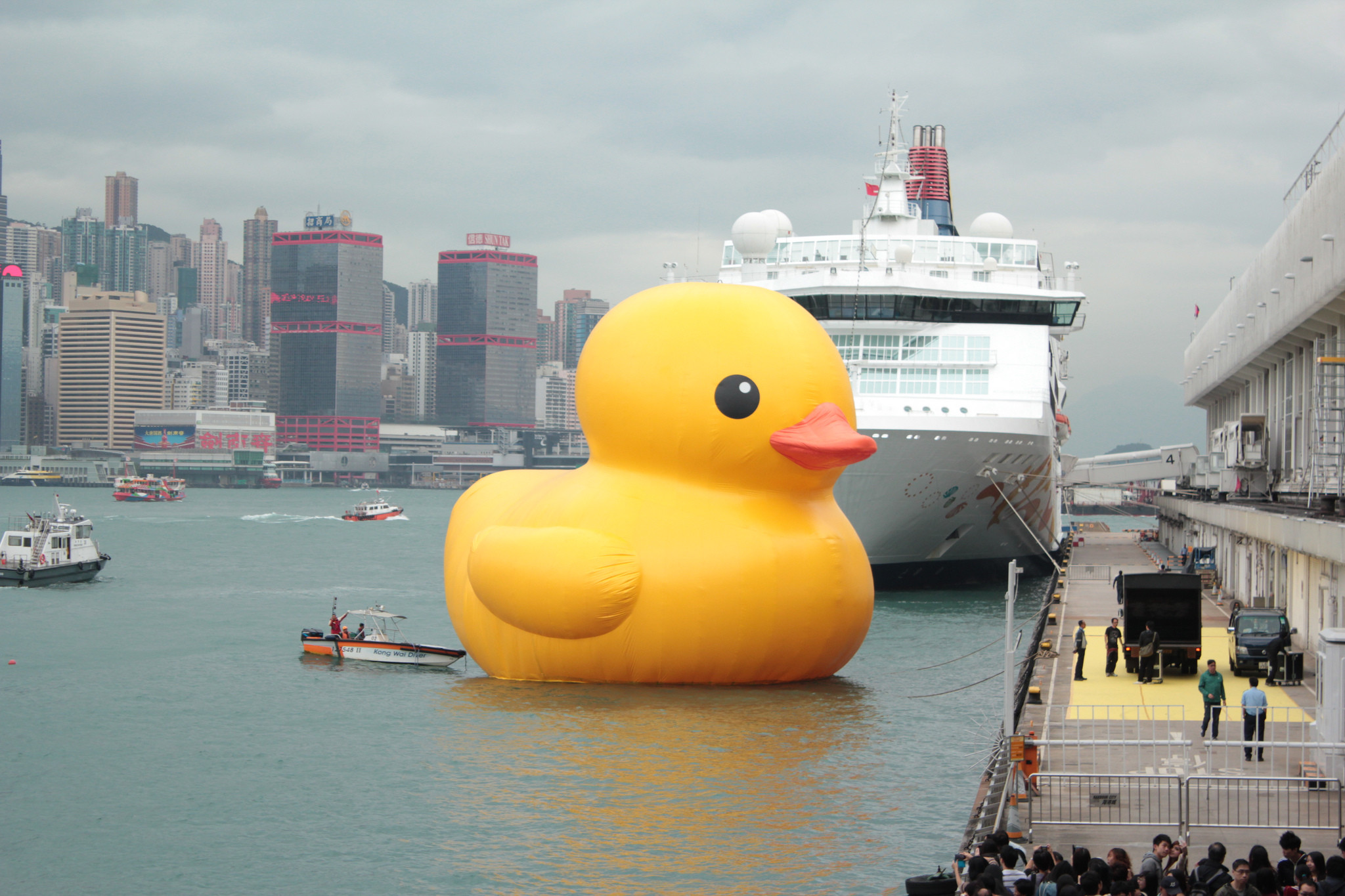 2048x1365 Giant Rubber Duck