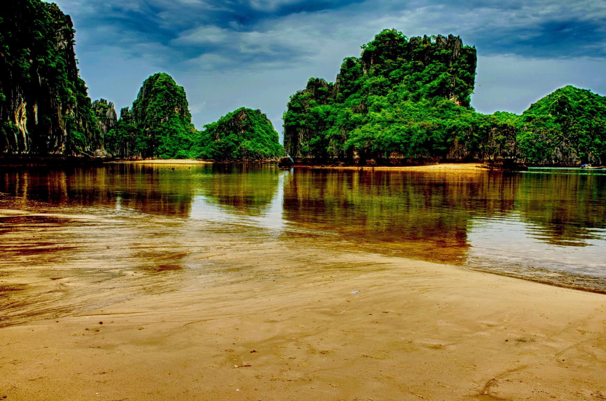 2048x1356 ASIAN NATURE Vietnam Mountains Beach Trees Halong Sea Beaches Wallpaper  Desktop - 