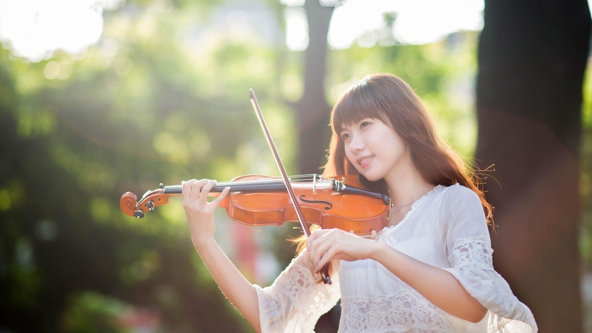 1920x1080 HD Girl playing the violin Wallpaper