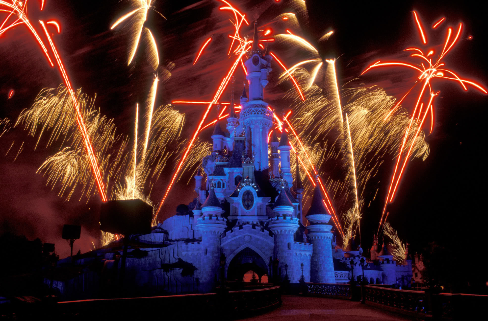 1971x1298 Disney July 4th Wallpaper | Disneyland Paris 14th of July Fireworks