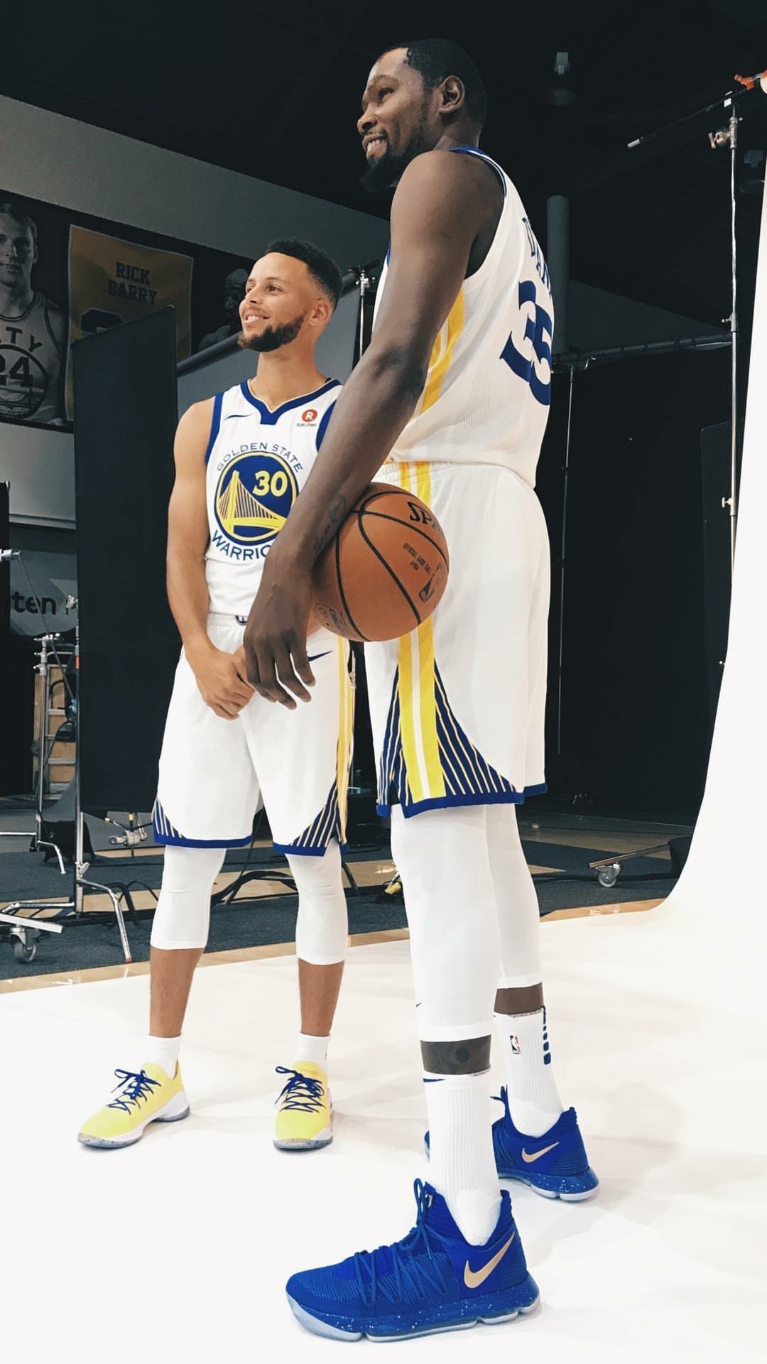 1080x1920 Stephen Curry and Kevin Durant wallpaper