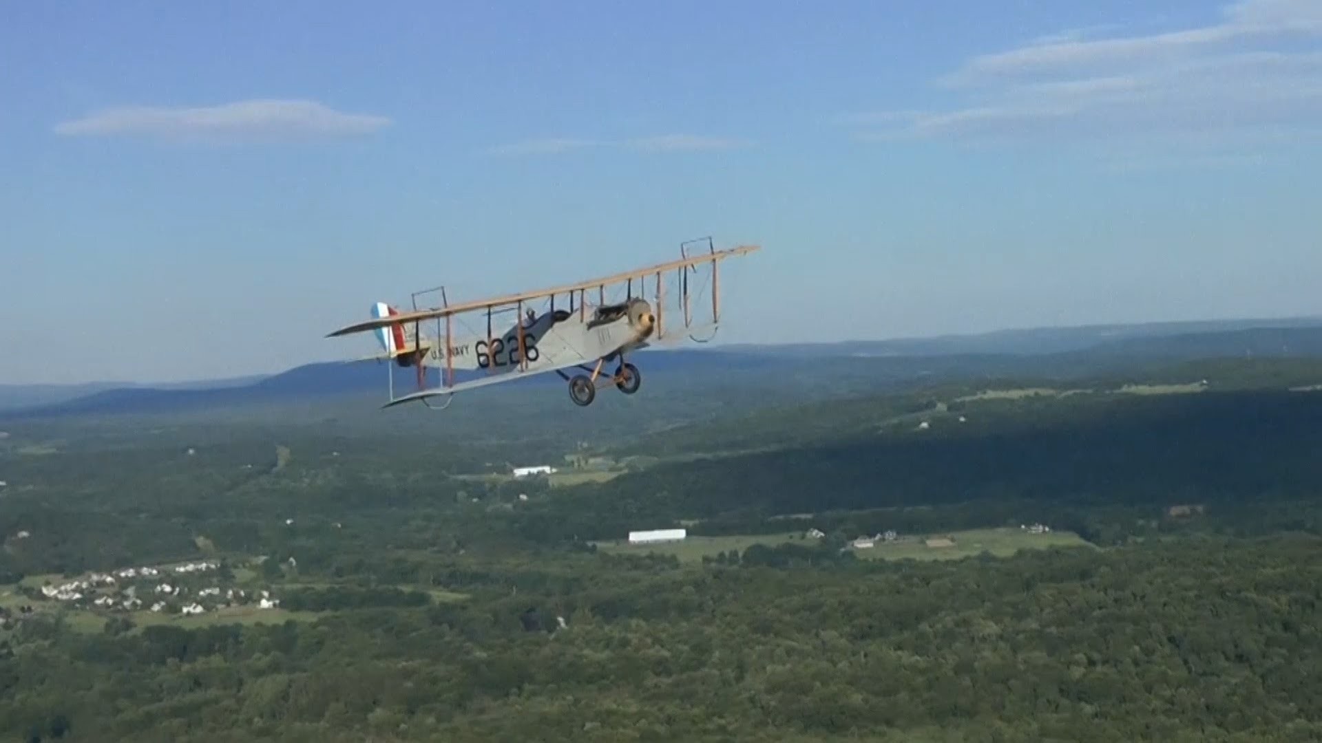 1920x1080 World War One biplanes dogfight in the skies above New York