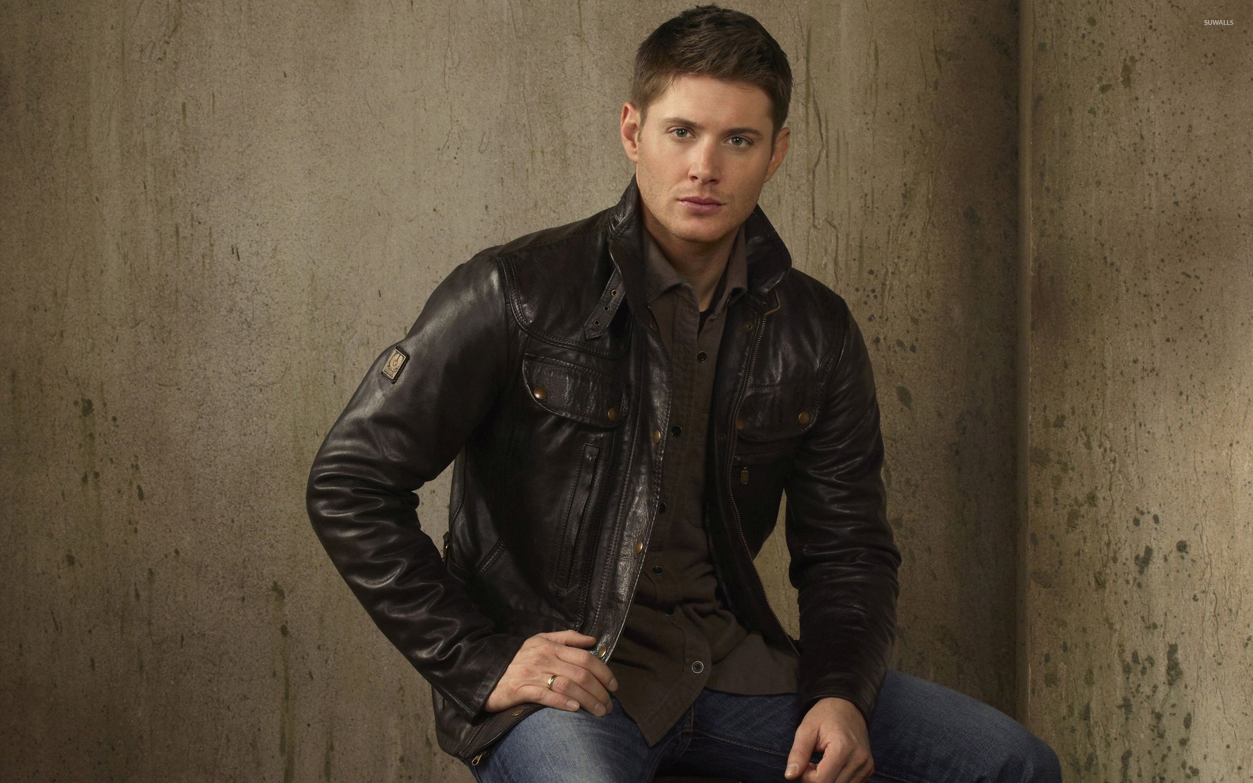 2560x1600 Jensen Ackles with a leather jacket wallpaper