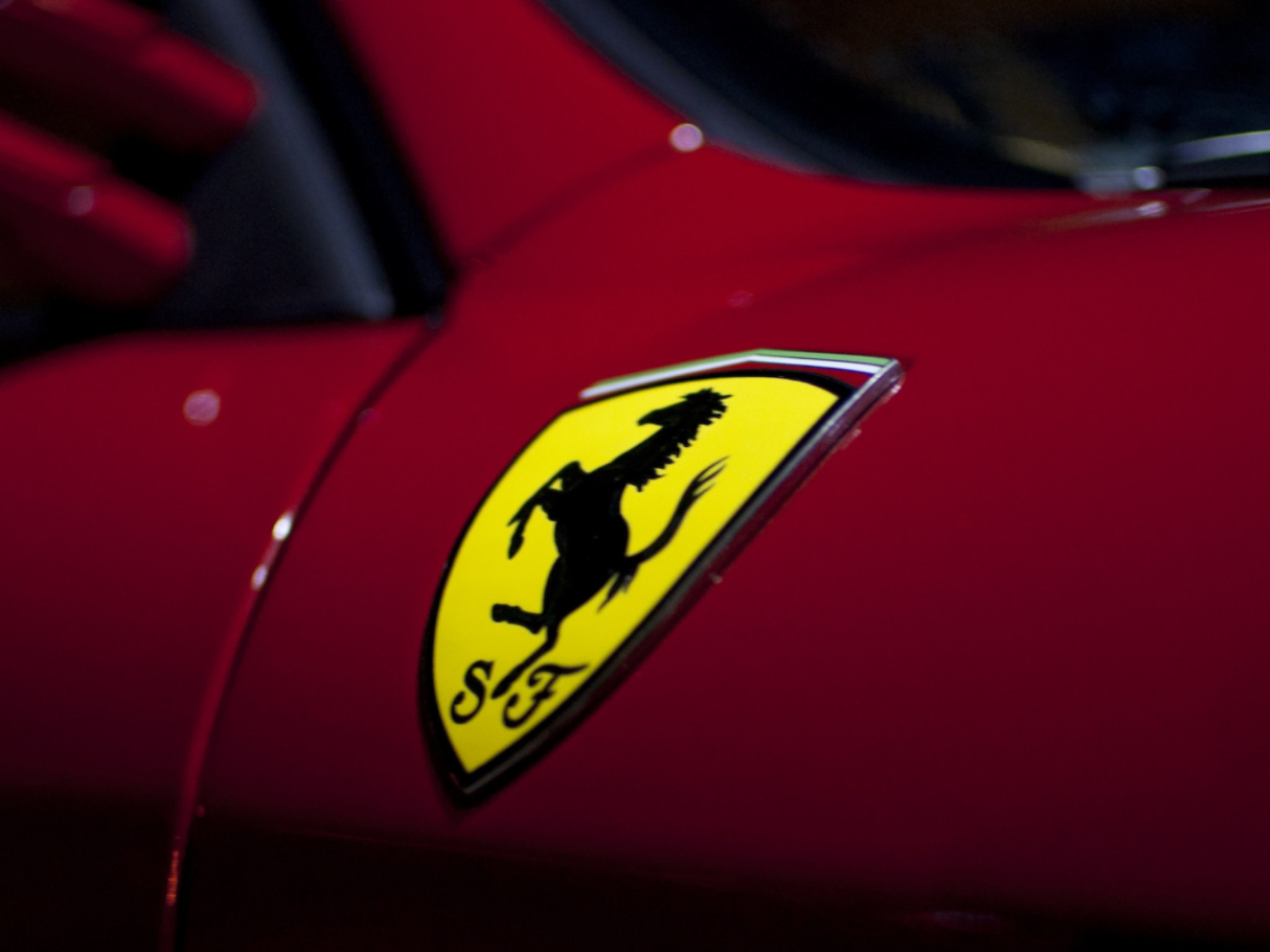 2048x1536 Ferrari Badge Wallpaper â 
