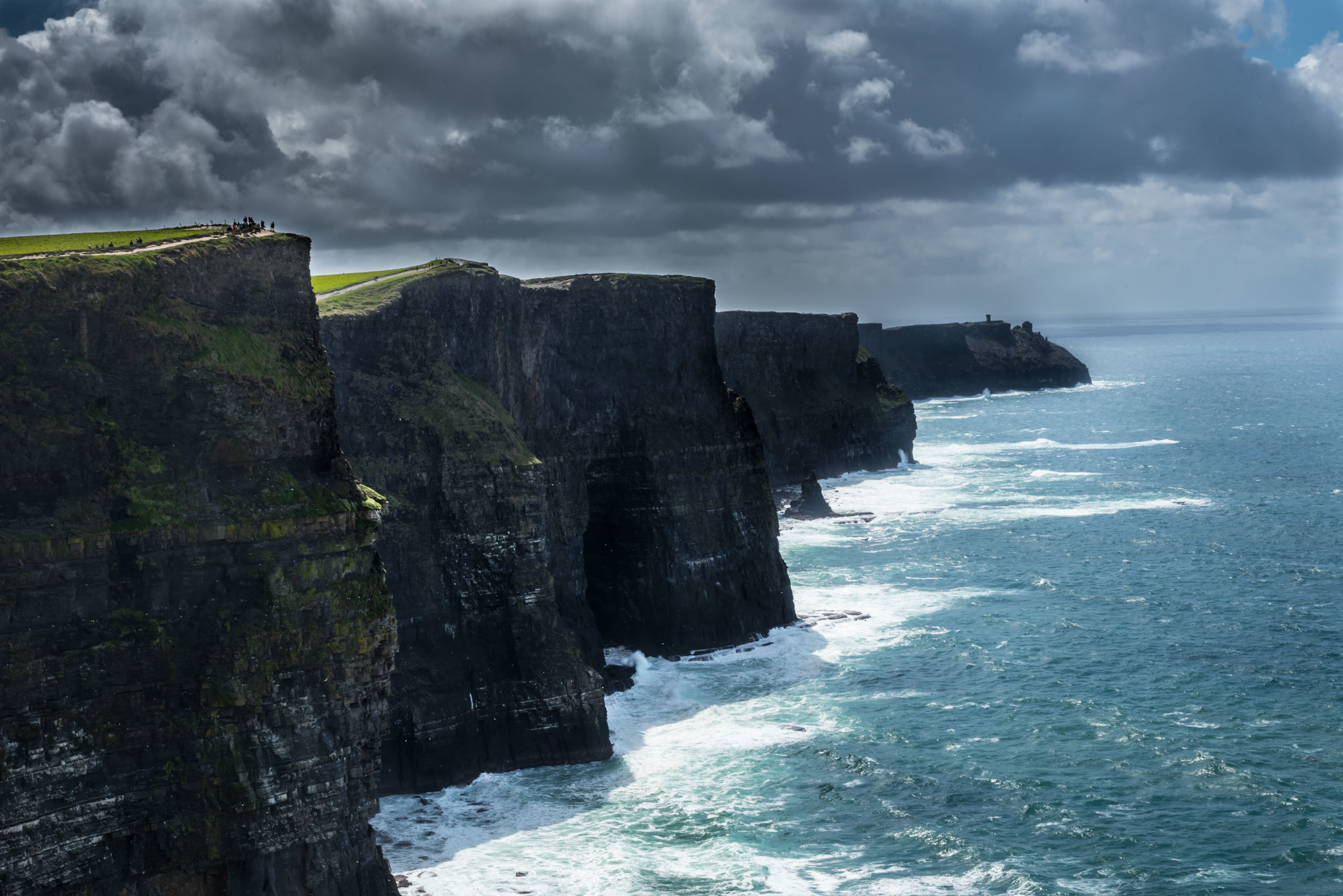 Казалось что конец земли. Cliffs of Moher Ирландия. Утёсы мохер Ирландия шторм. Ирландия клифы мохер. Скалы мохер, графство Клэр, Ирландия.