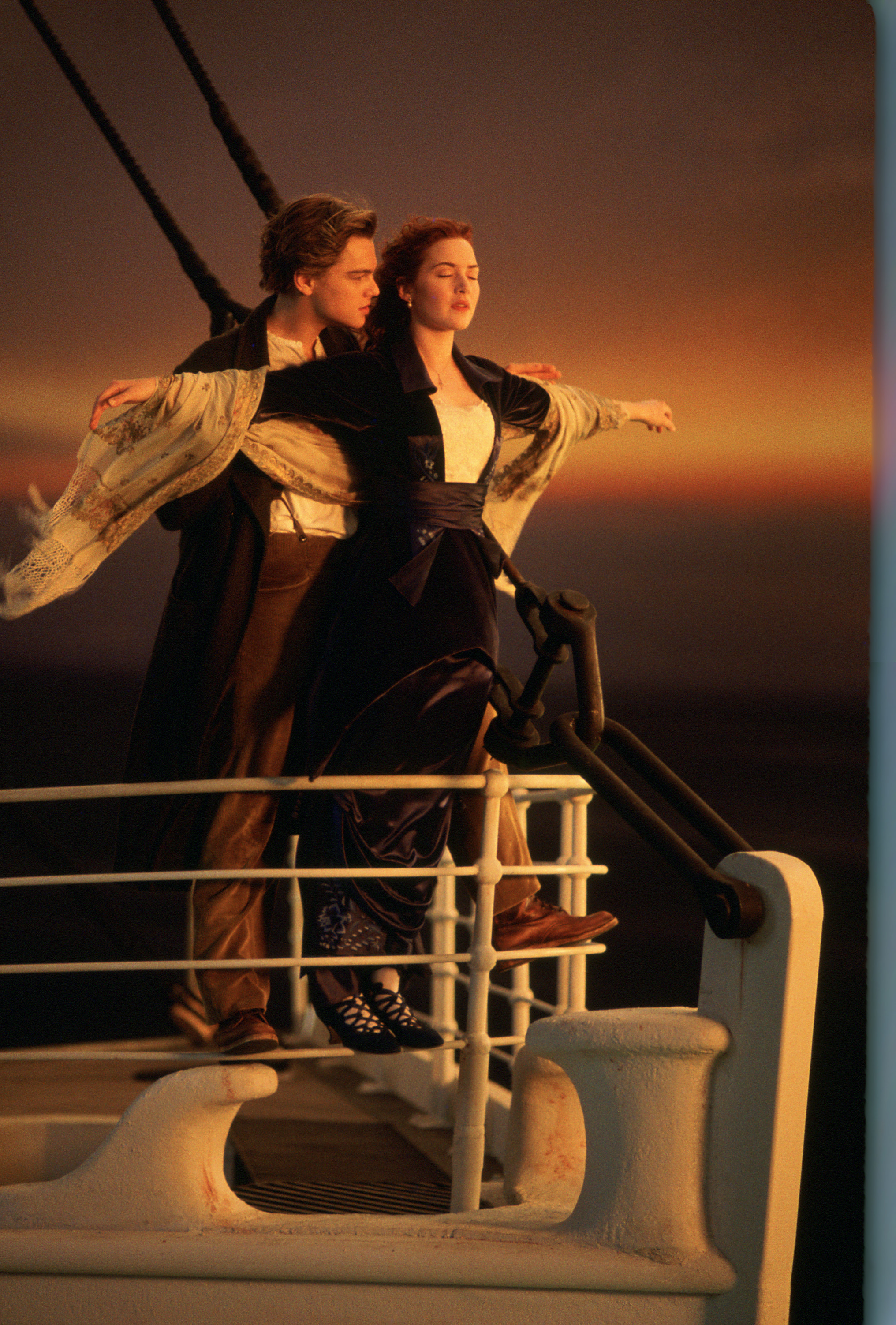 2032x3004 vertical-titanic-jack-and-rose-wallpaper--for-