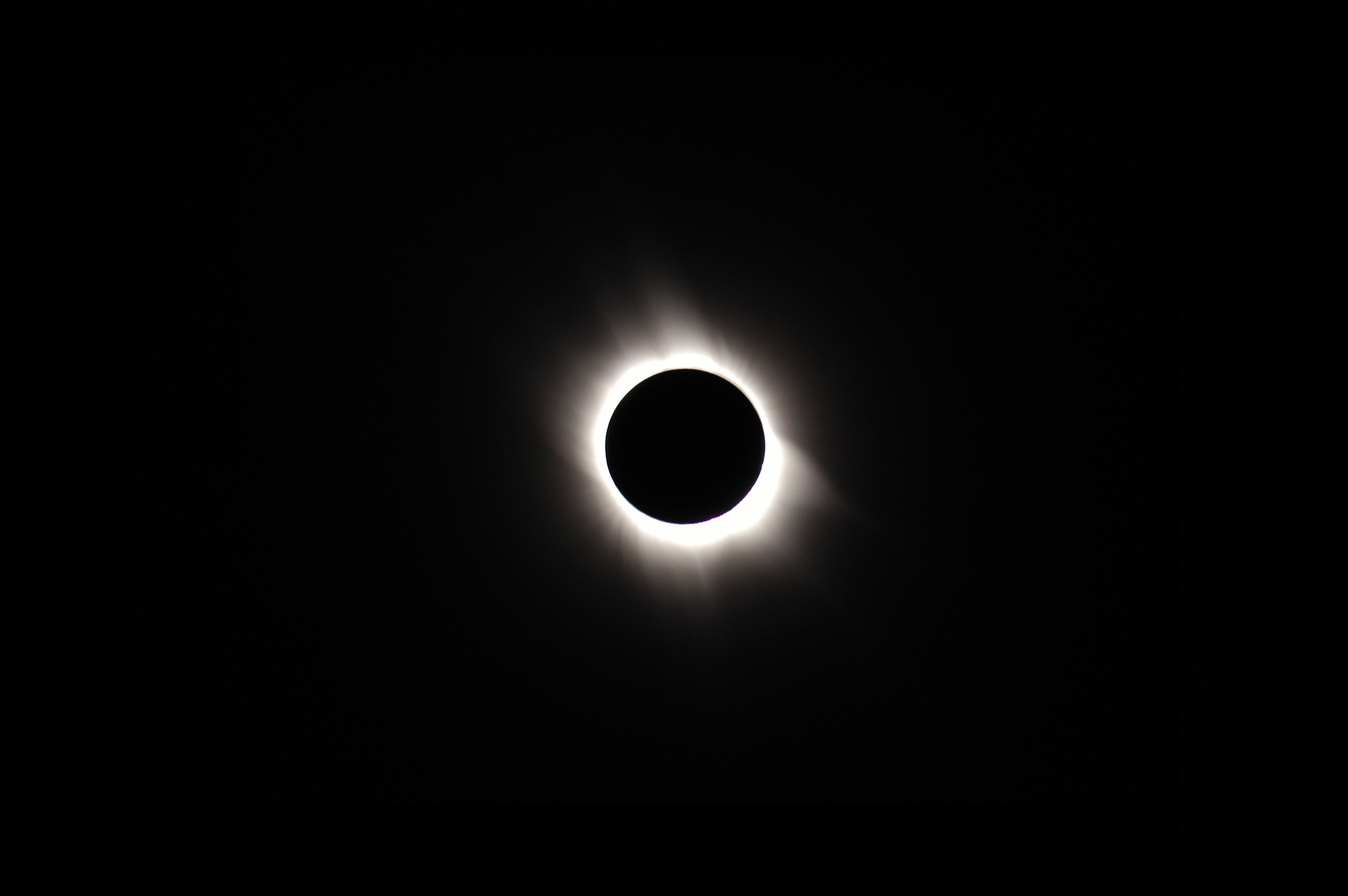 3008x2000 Make the total eclipse last forever with these 25 HD wallpapers - deTeched