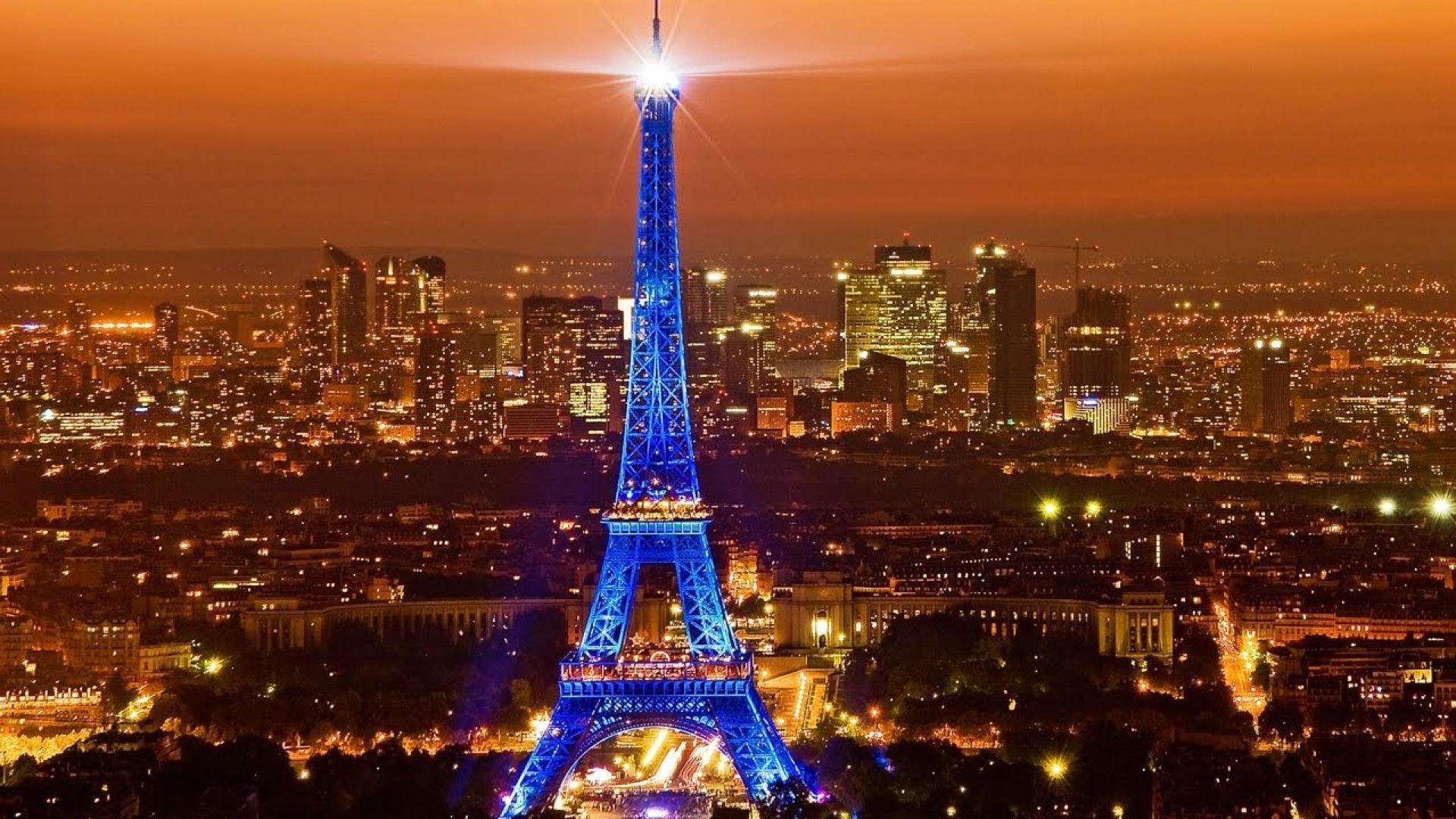 Париж в фиолетовых тонах