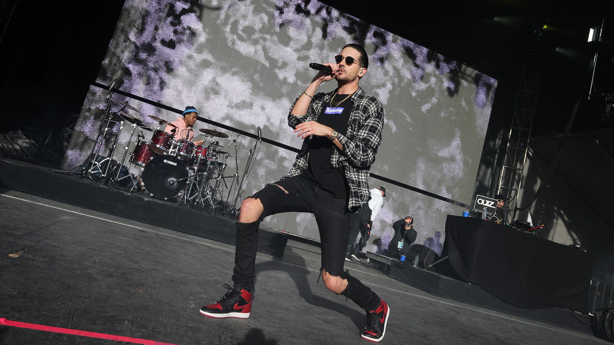 2048x1152 G-Eazy rips it up