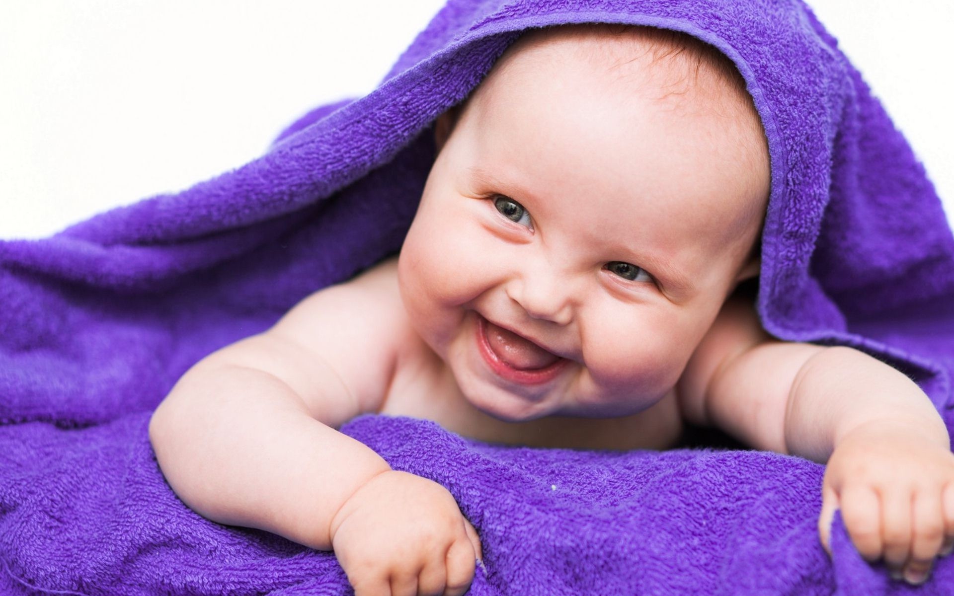 1920x1200 cute baby laughing under purple towel