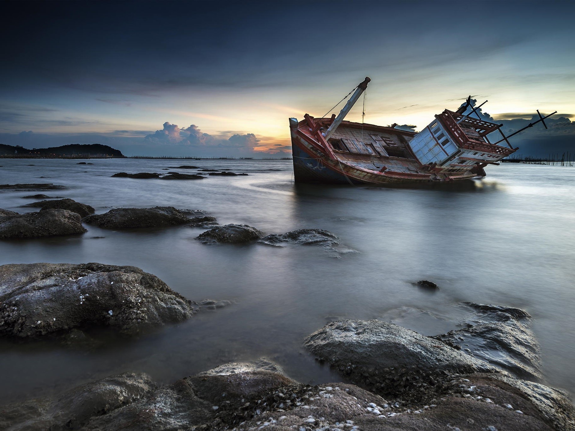 1920x1440 Broken ship, coast, sea, rocks, shipwreck, dusk Wallpaper Preview
