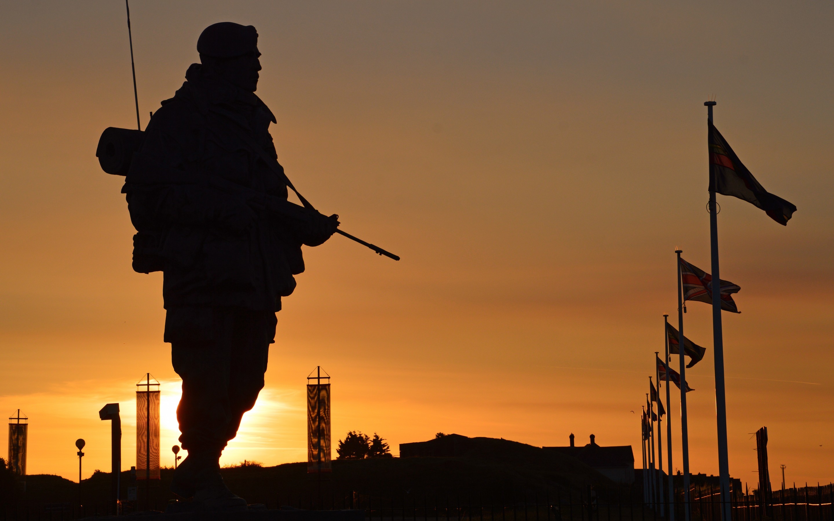 2880x1800 sun sunset silhouette commandos soldiers weapons equipment royal marines UK  military wallpaper