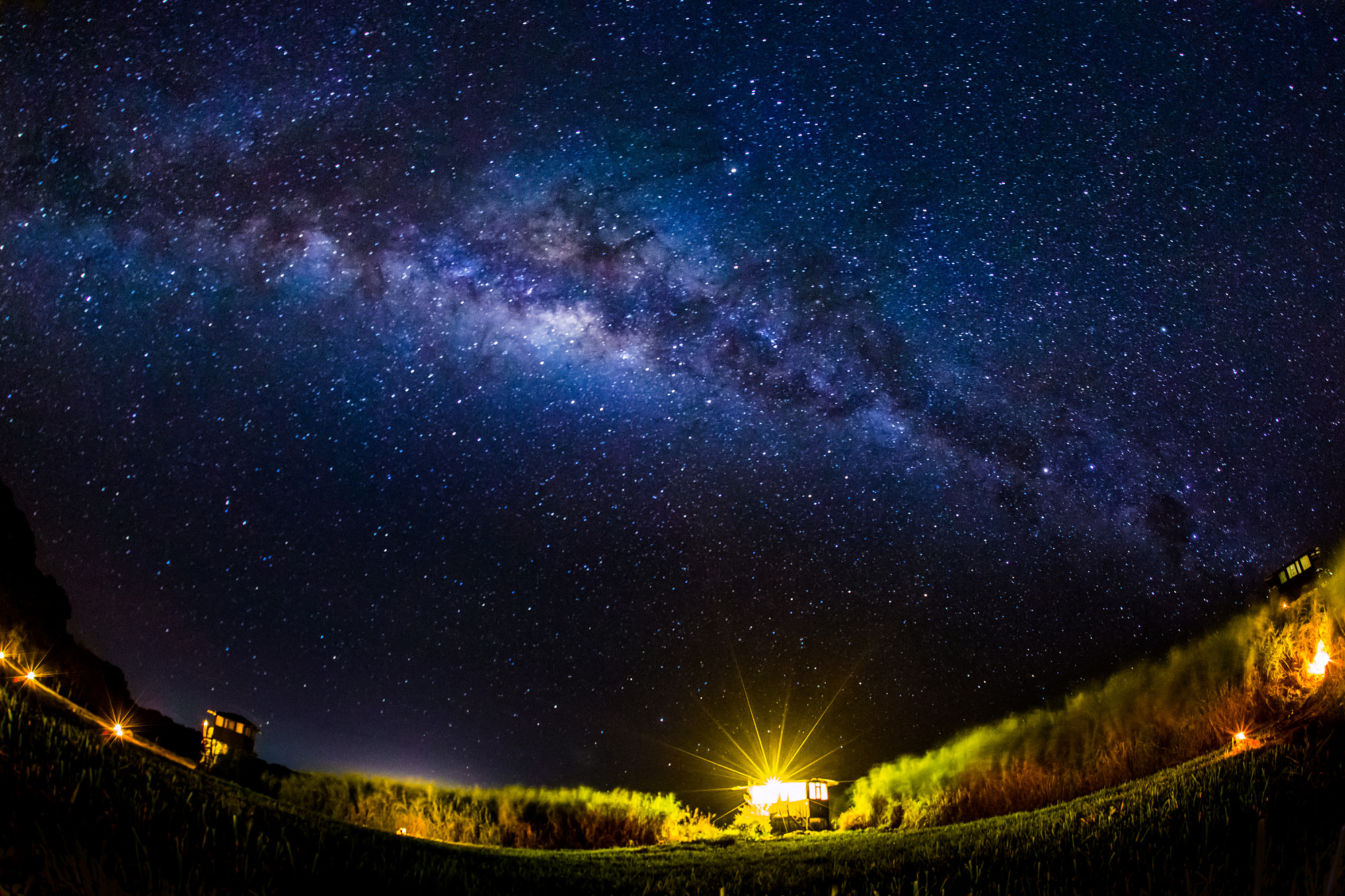 2000x1333 Beautiful-starry-night-sky-wallpaper-hd