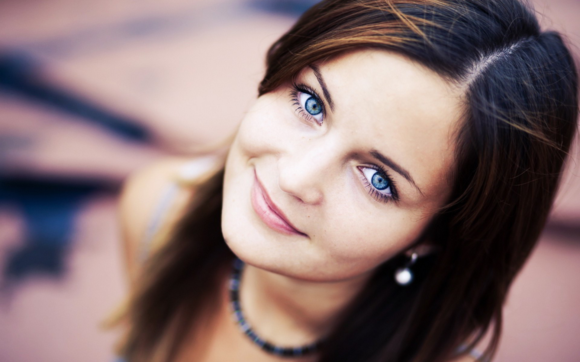 1920x1200 Pretty girl with blue eyes wallpapers pictures photos images