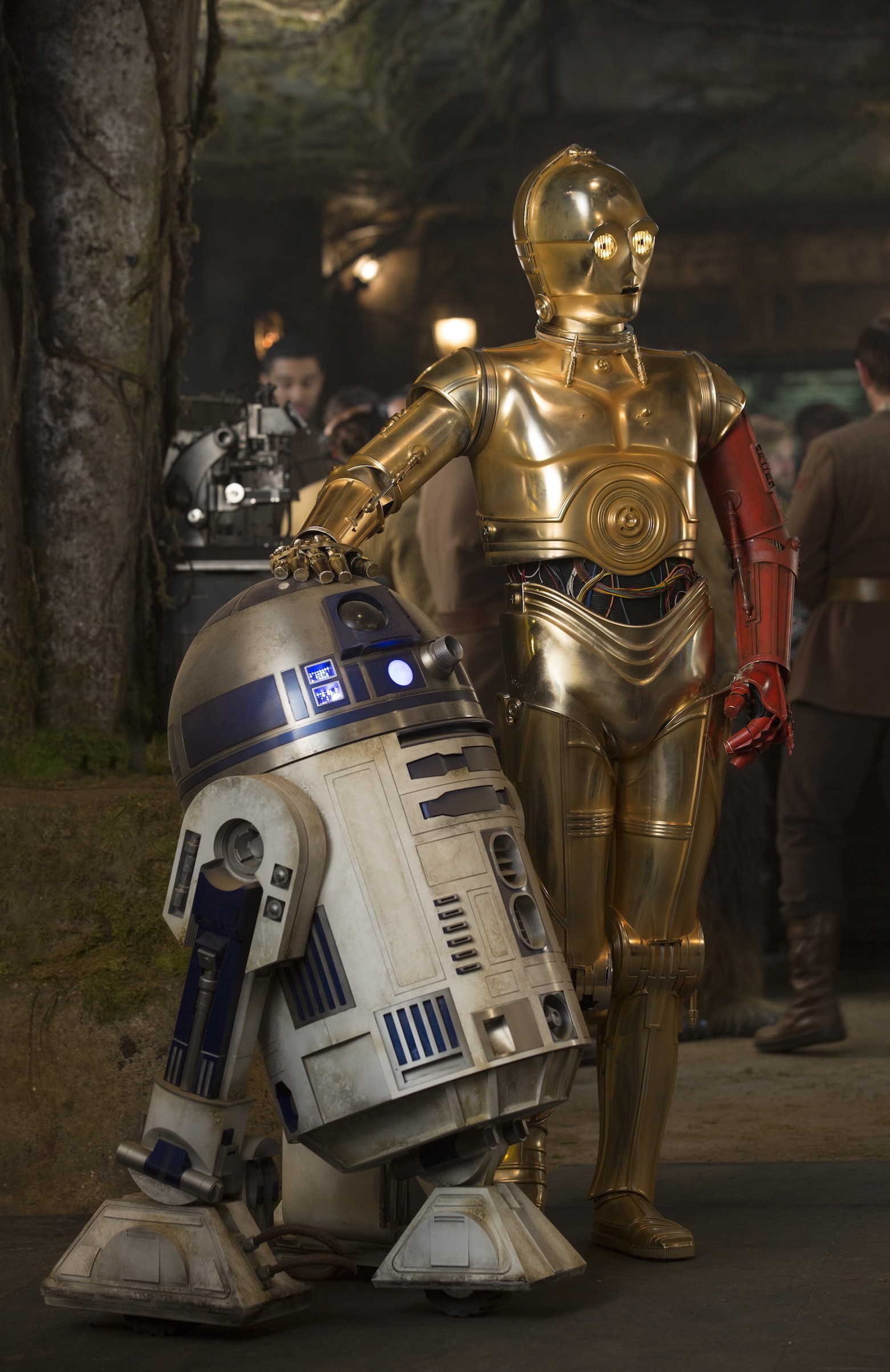 1560x2404 C-3PO (with new red arm) and R2-D2.