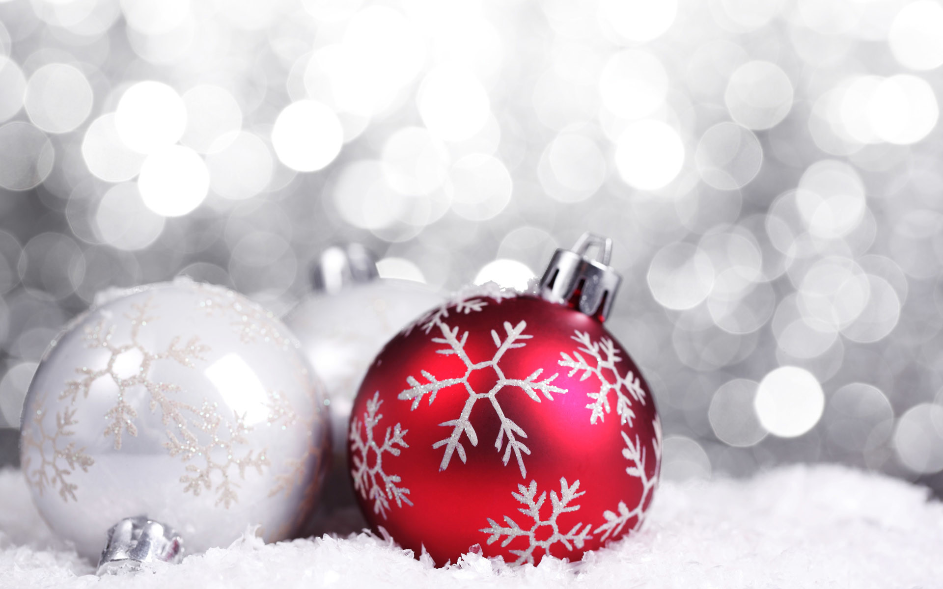 1920x1200 red_and_white_christmas_baubles