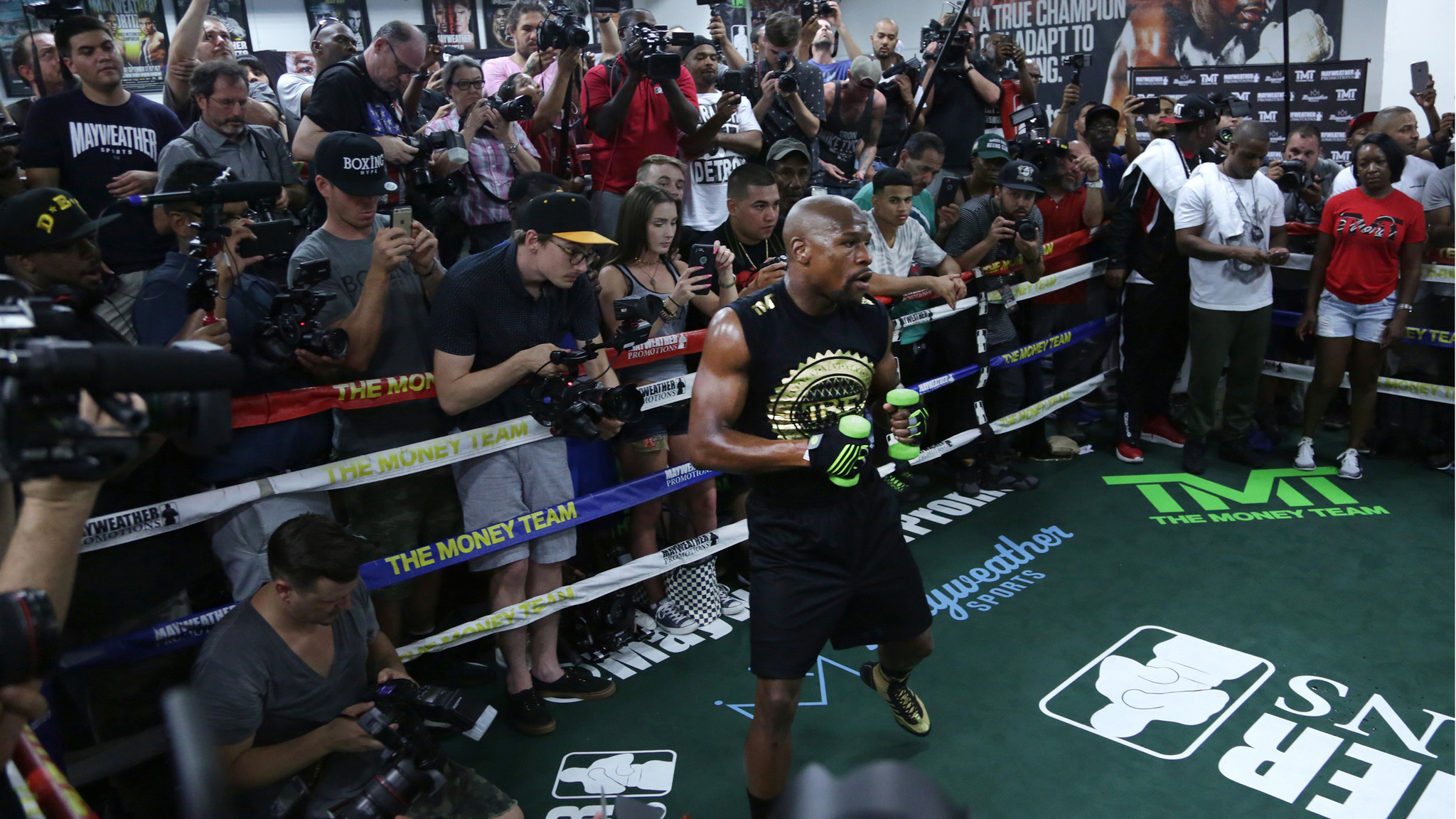 2048x1152 McGregor vs. Mayweather fight leads back to a guilty habit - Chicago Tribune