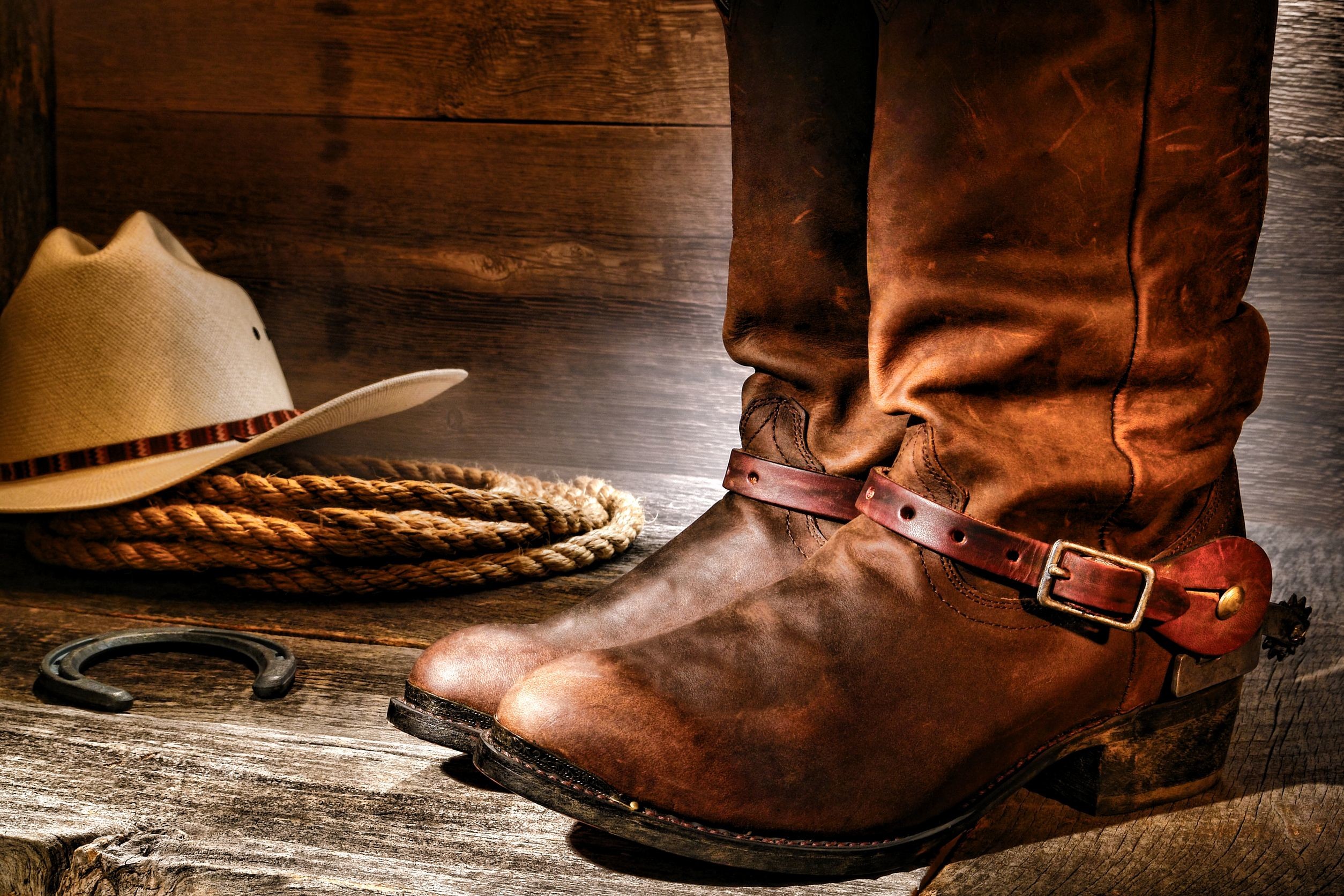 2508x1672 cowboy boots and hat