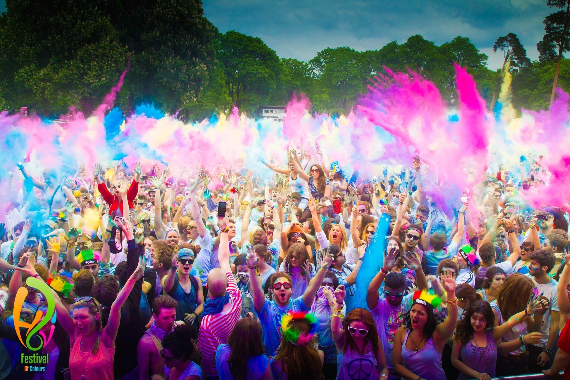 1920x1280 Peoples Celebrating Holi Festival of Colors Wallpapers