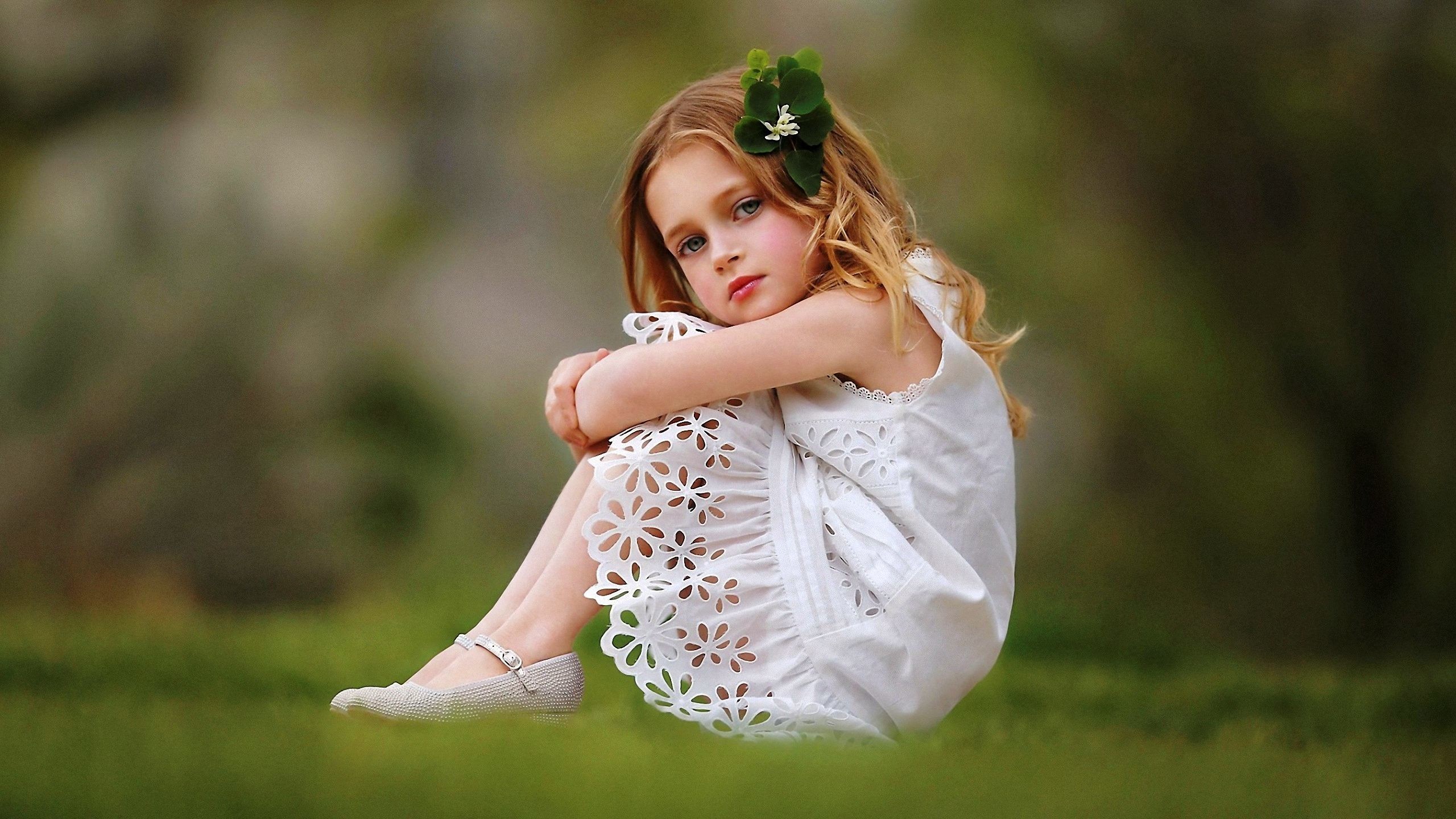 2560x1440 Child Photography Cute Wallpaper