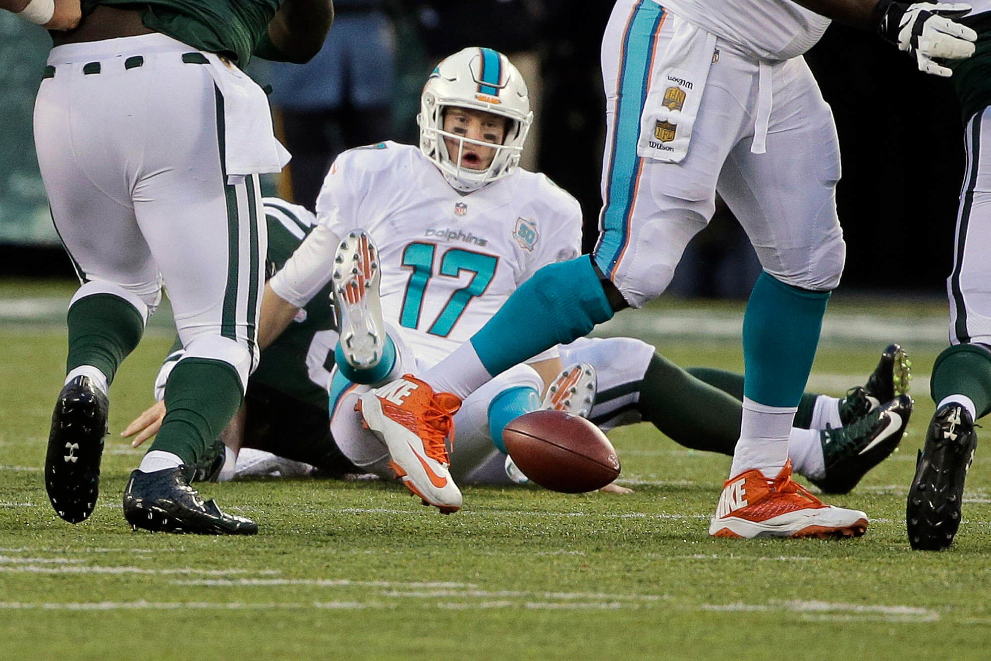 2000x1334 Miami Dolphins quarterback Ryan Tannehill (17) fumbles the ball after being  sacked by New