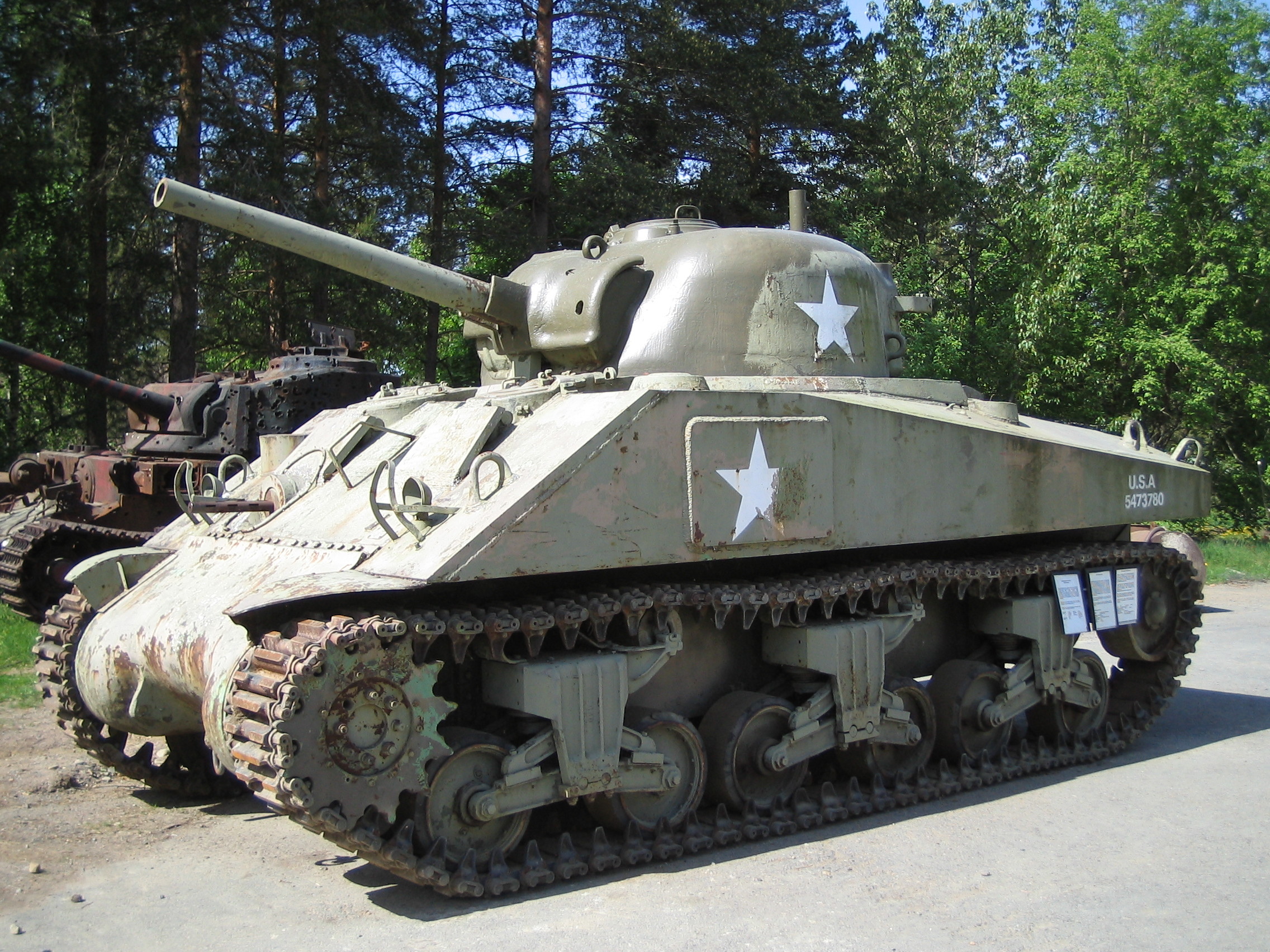 2272x1704 File:M4 Sherman Parola tank museum.jpg