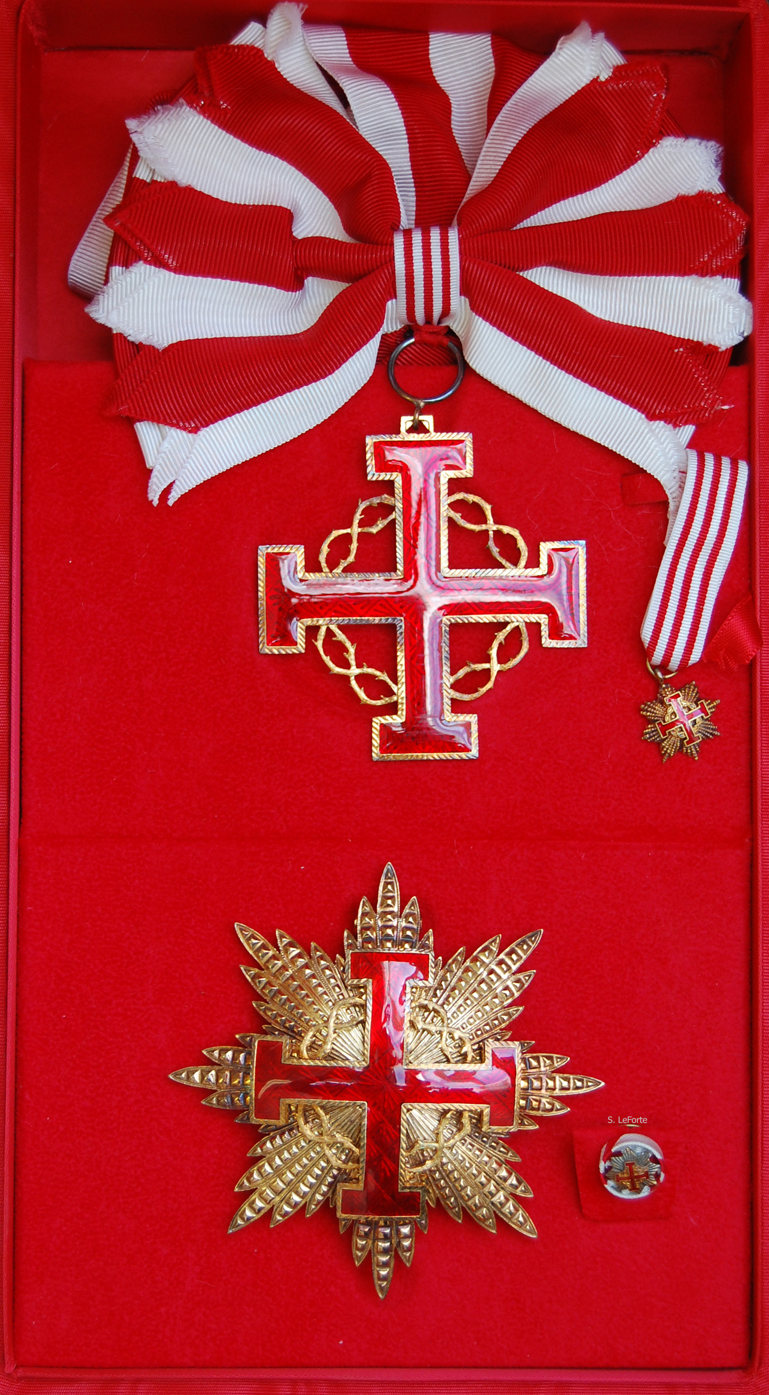 1560x2829 Cross of Merit with Gold Star awarded by the Equestrian Order of the Holy  Sepulchre of
