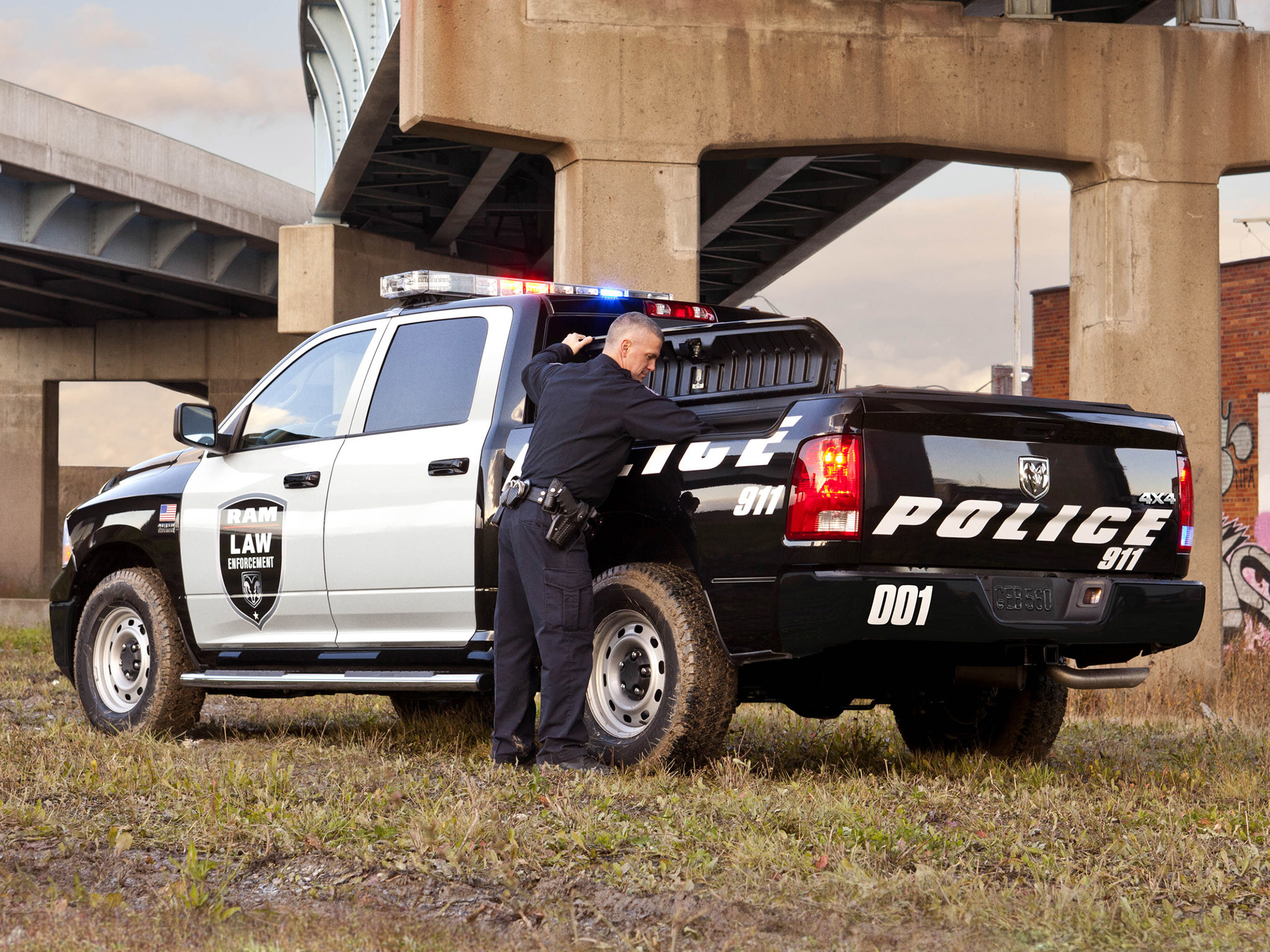 2048x1536  2011 Dodge Ram 1500 Crew Cab Police Truck 4x4 wallpaper .
